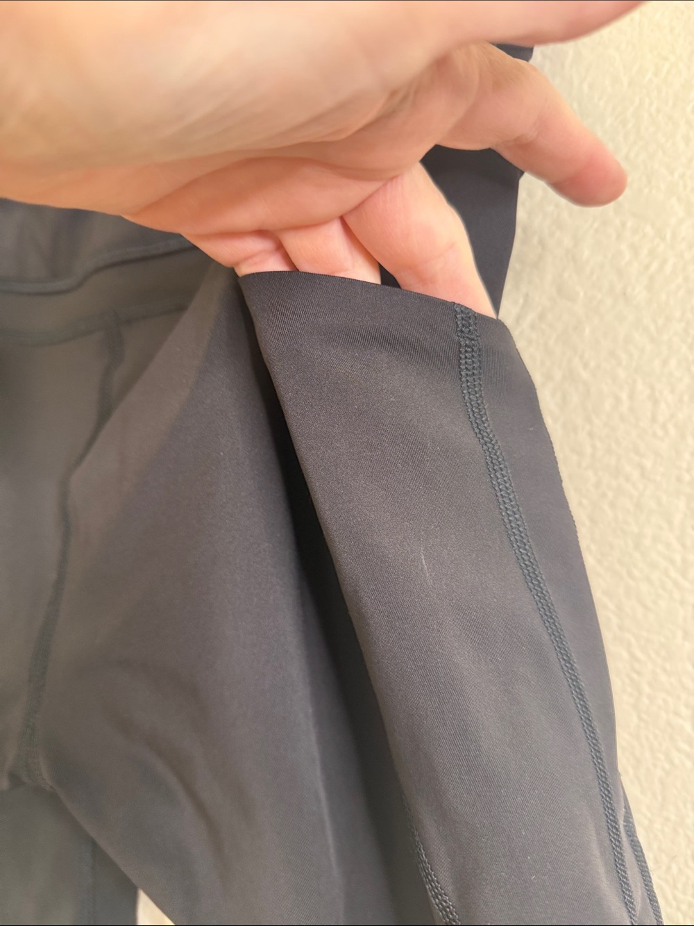 Athleta Ultimate Stash II 7” short black medium EUC - Picture 4 of 4